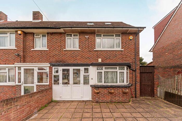 5 Bedroom Semi-Detached House To Rent In Birch Walk, Mitcham, CR4