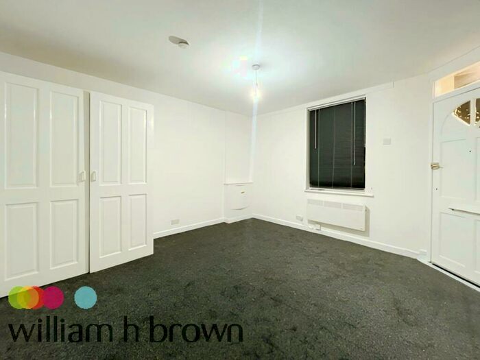 Apartment To Rent In William Street, Grays, RM17