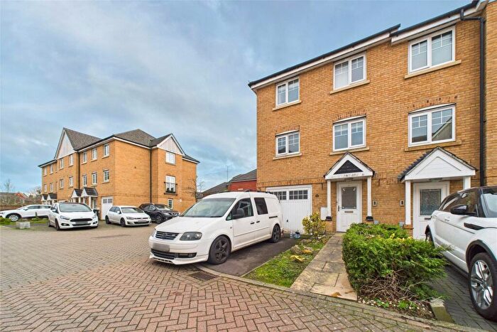3 Bedroom End Of Terrace House To Rent In Pascal Crescent, Shinfield, Reading, Berkshire, RG2