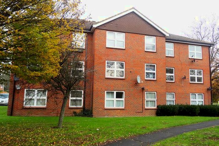 1 Bedroom Flat To Rent In By The Mount, Welwyn Garden City, AL7