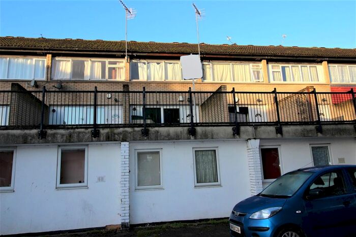 6 Bedroom Town House To Rent In Barchester Close, Cowley, Uxbridge, UB8