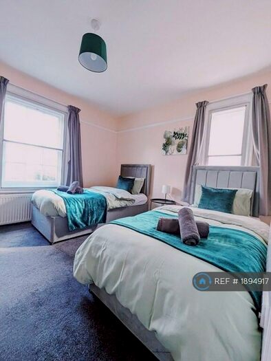 10 Bedroom Detached House To Rent In Windsor Road, Maidenhead, SL6