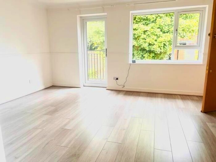 1 Bedroom Flat To Rent In Cock Lane, High Wycombe, HP13