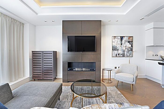 3 Bedroom Flat To Rent In Kensington High Street, London, W14