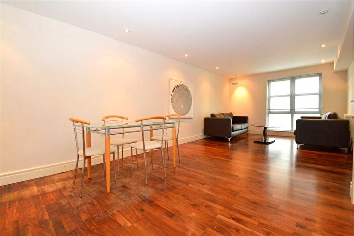 2 Bedroom Apartment To Rent In Elizabeth Mews, Kay Street, E2