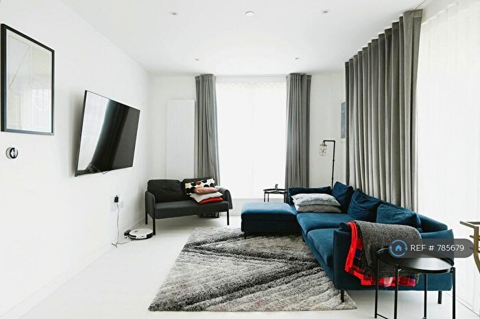 3 Bedroom Flat To Rent In Skinner Apartments, Barking, IG11
