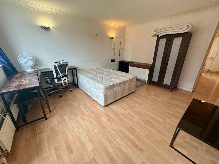 4 Bedroom Flat To Rent In Chesterton Square, London, W8