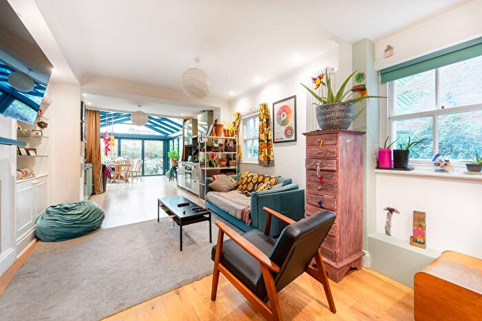 4 Bedroom Flat To Rent In St Quintin Avenue, North Kensington, London, W10