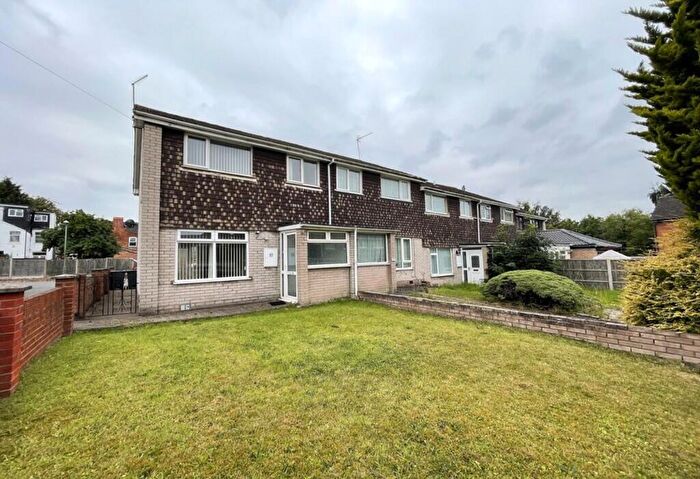 3 Bedroom End Of Terrace House To Rent In Lock Drive, Birmingham, B33