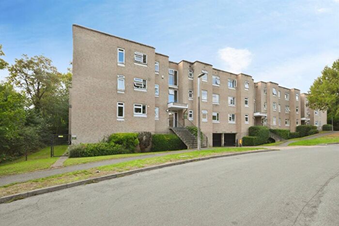 2 Bedroom Apartment For Sale In Rawdon Drive, Hoddesdon, EN11