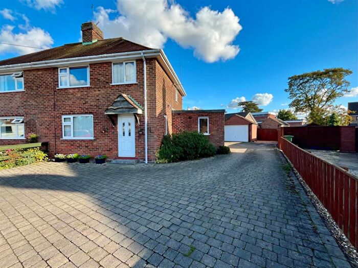 3 Bedroom Semi-Detached House For Sale In Grange Park, Brough, HU15