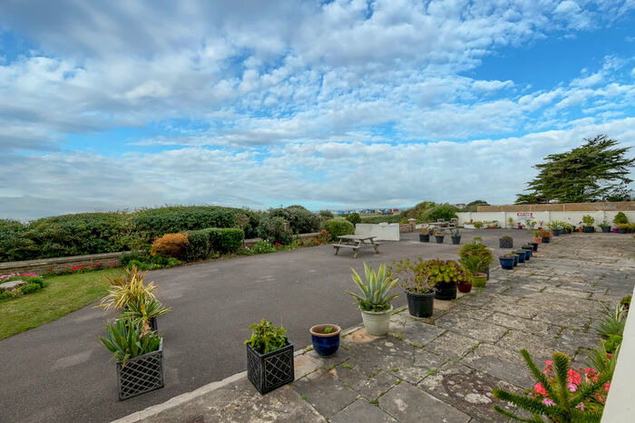 1 Bedroom Flat To Rent In Sea Front, Hayling Island, PO11