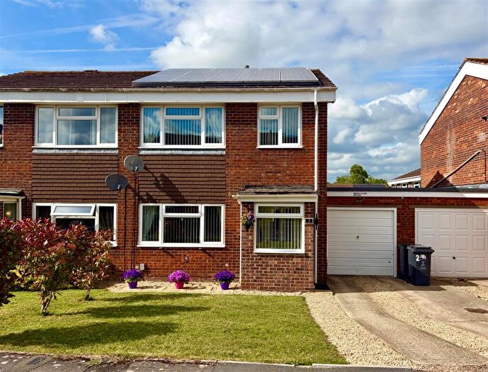 3 Bedroom Semi Detached House For Sale In Wainwright Close, Swindon, SN3