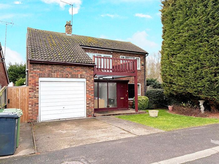 3 Bedroom Detached House For Sale In Folly Close, Yaxley, Peterborough, PE7