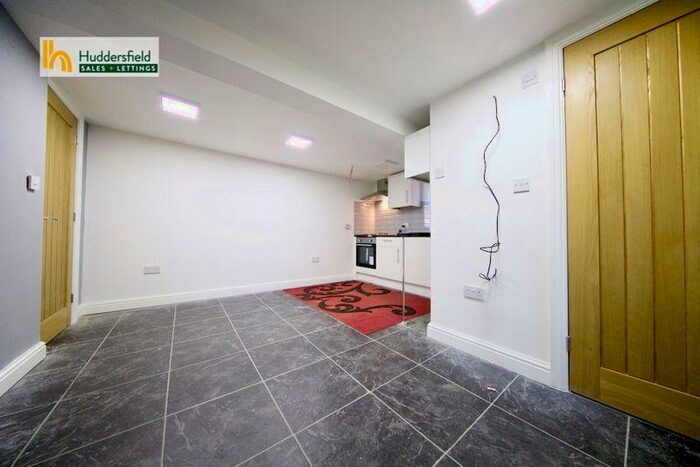 1 Bedroom Flat To Rent In Blacker Road North, Huddersfield, HD1
