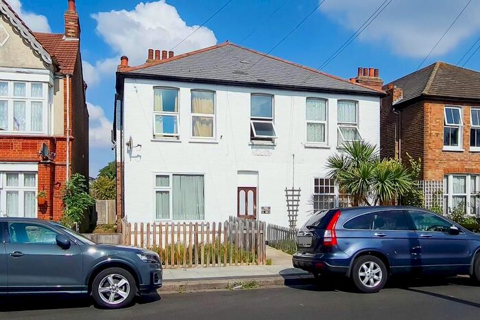 2 Bedroom Flat To Rent In Graham Avenue, Mitcham, CR4
