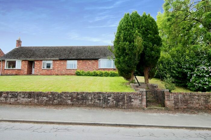 2 Bedroom Bungalow For Sale In Prospect Cottages, Husthwaite, York, YO61