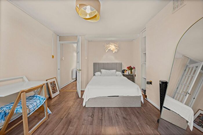 Terraced House To Rent In Gatliff Close, Ebury Bridge Road, SW1W