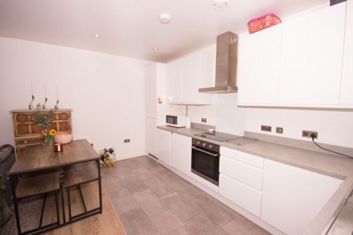 2 Bedroom Flat To Rent In Maple Court, Sale, M33