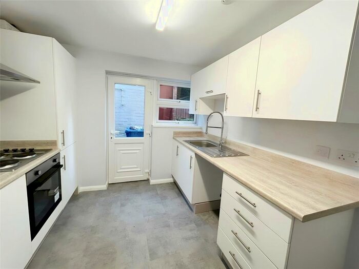 2 Bedroom Flat To Rent In St. Quentin Close, Derby, Derbyshire, DE22