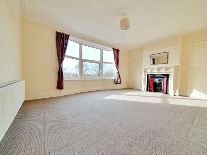 1 Bedroom Flat To Rent In Aldermans Hill, Palmers Green, N13