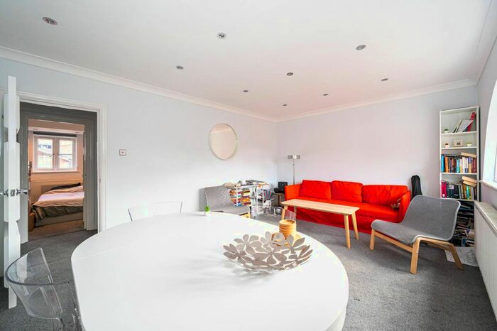 2 Bedroom Flat To Rent In Daventry Street, Marylebone, London, NW1