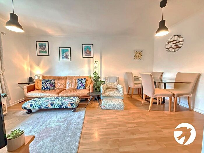 2 Bedroom Flat For Sale In Halley Gardens, Lewisham, London, SE13