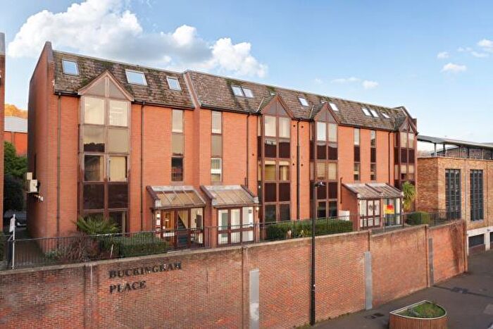 2 Bedroom Apartment For Sale In Buckingham Place Bellfield Road, High Wycombe, HP13