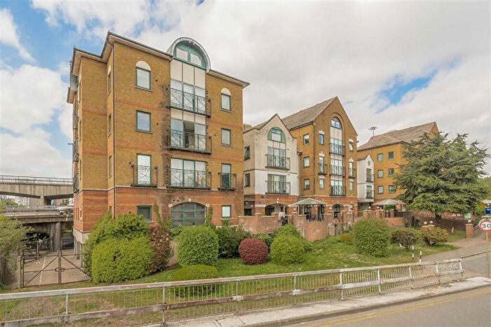 Studio To Rent In Brent Cross Gardens, Brent Cross, NW4