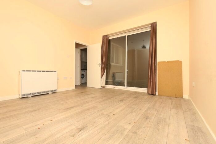 Studio To Rent In Station Lane, Hornchurch, RM12