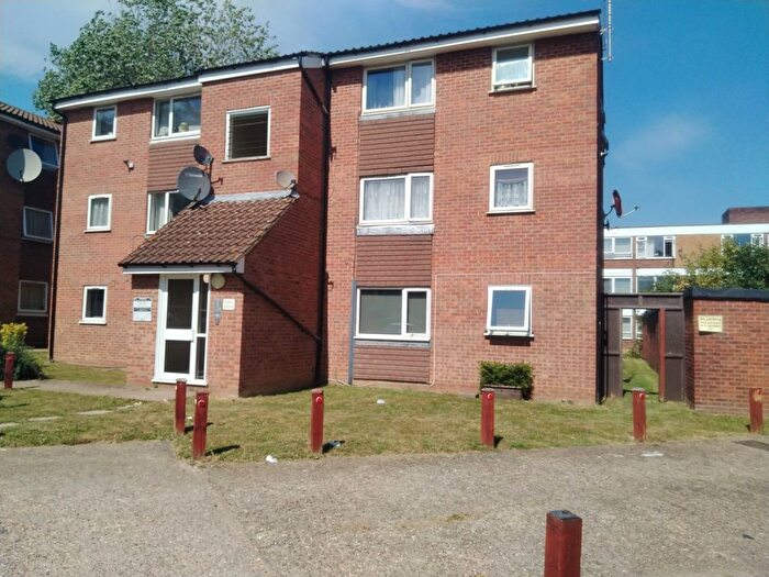 1 Bedroom Flat For Sale In Makepeacr Road, UB5