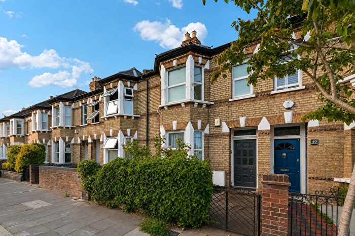 2 Bedroom Flat For Sale In Lower Boston Road, Hanwell, W7