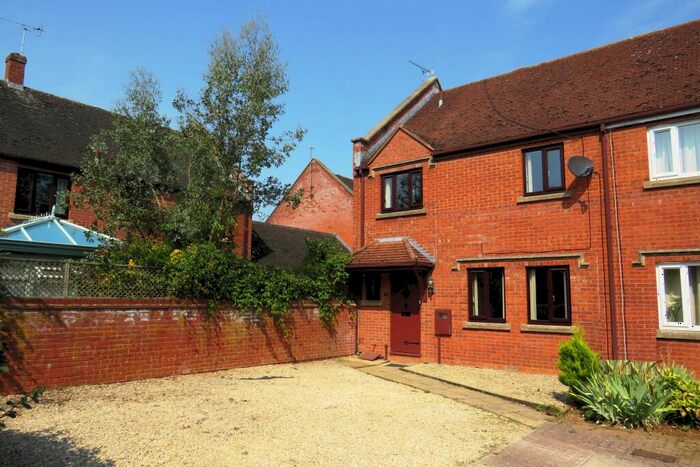 4 Bedroom Semi-Detached House To Rent In Fishers Field, Buckingham, MK18