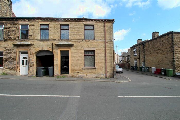 2 Bedroom End Of Terrace House To Rent In Whitcliffe Road, Cleckheaton, Bradford, BD19