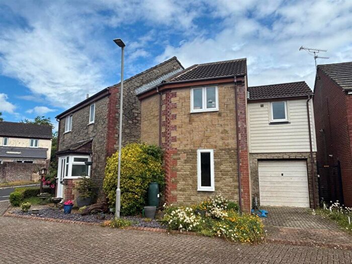 4 Bedroom Detached House For Sale In Caernarvon Close, Dorchester, DT1