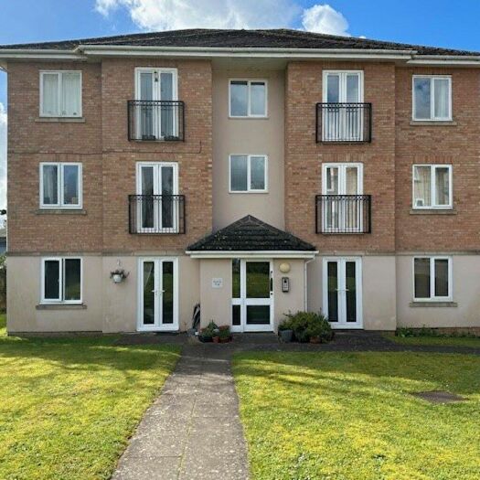 2 Bedroom Flat To Rent In Tarn Howes Close, Thatcham, RG19