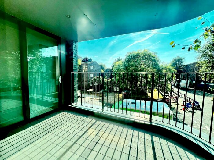 5 Bedroom Flat To Rent In Lowth Road, Camberwell, SE5