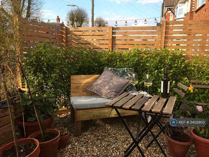2 Bedroom Flat To Rent In Castlemain Avenue, Bournemouth, BH6