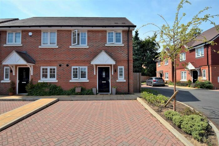 2 Bedroom Property To Rent In Chenneston Close, Sunbury-On-Thames, TW16