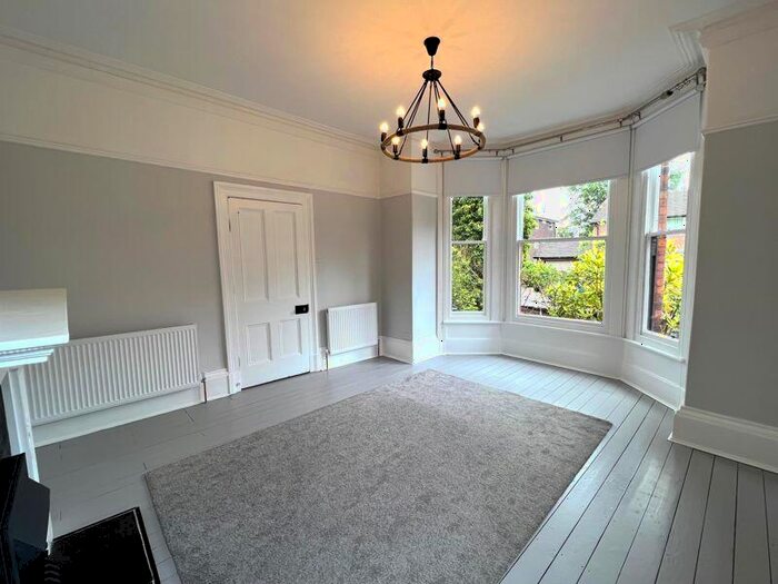 5 Bedroom Semi-Detached House To Rent In Abbey Grove, Manchester, M30