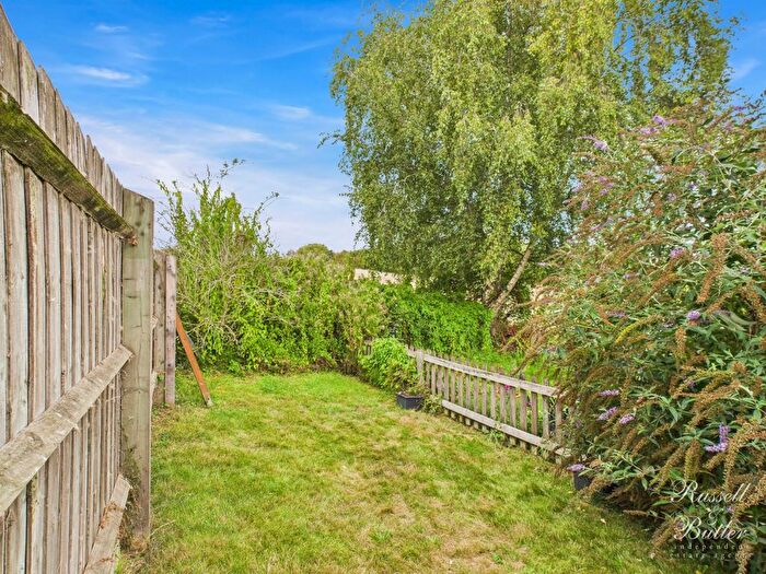 2 Bedroom Cottage For Sale In Gawcott Road, Buckingham, MK18