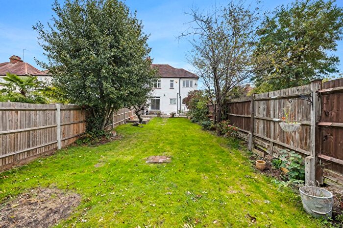 4 Bedroom Semi-detached House For Sale In Ref: Gf - Donnington Road, Worcester Park, KT4