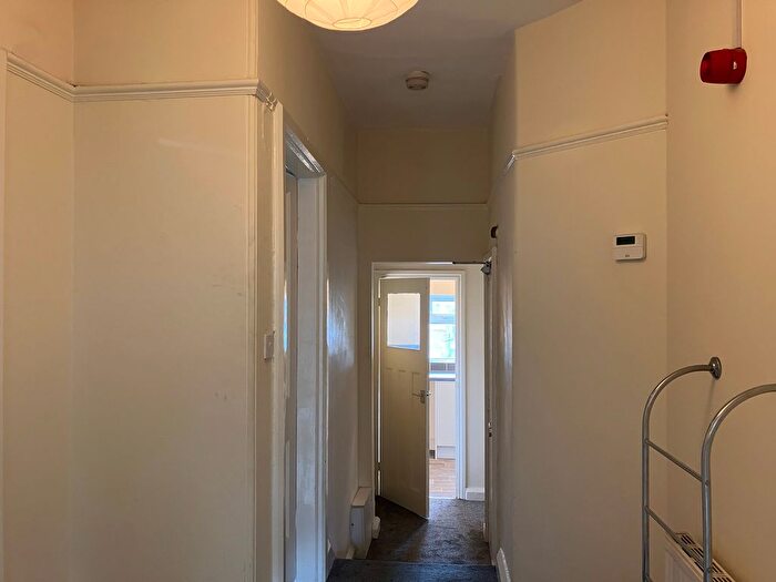 2 Bedroom Flat To Rent In Woodsley Road, Leeds, LS2