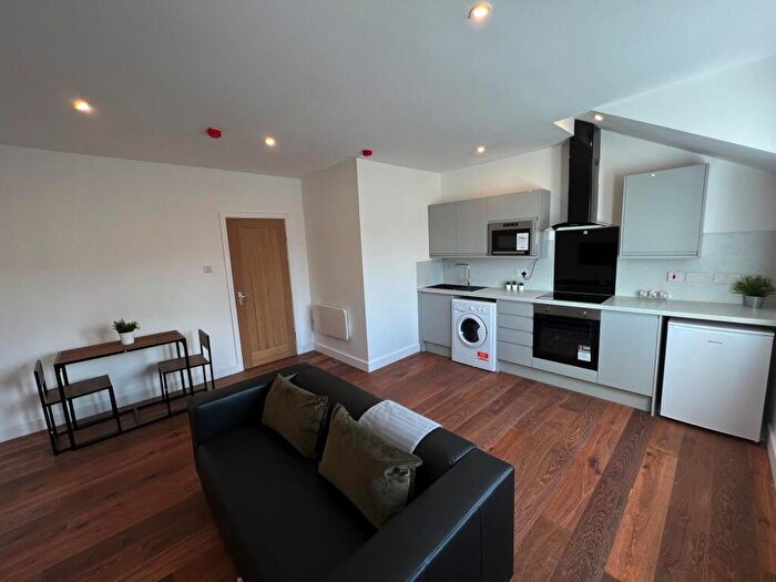 2 Bedroom Flat To Rent In Royal Park Road, Leeds, LS6