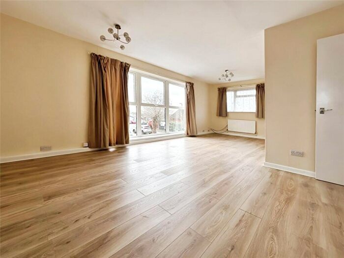 3 Bedroom Flat To Rent In Hunts Pond Road, Fareham, Hampshire, PO14