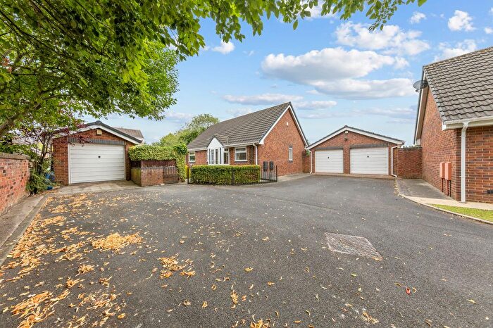 2 Bedroom Detached Bungalow For Sale In Pleasance Way, Newton-Le-Willows, WA12