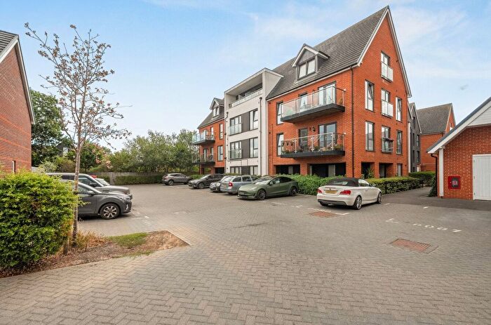 1 Bedroom Flat For Sale In Huxley Drive, Hurst Green, Oxted, RH8