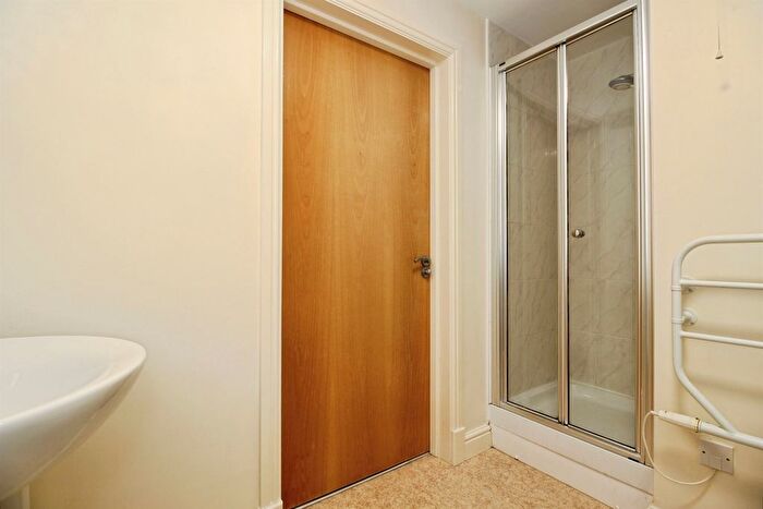 2 Bedroom Flat For Sale In Constable Drive, Ossett, WF5