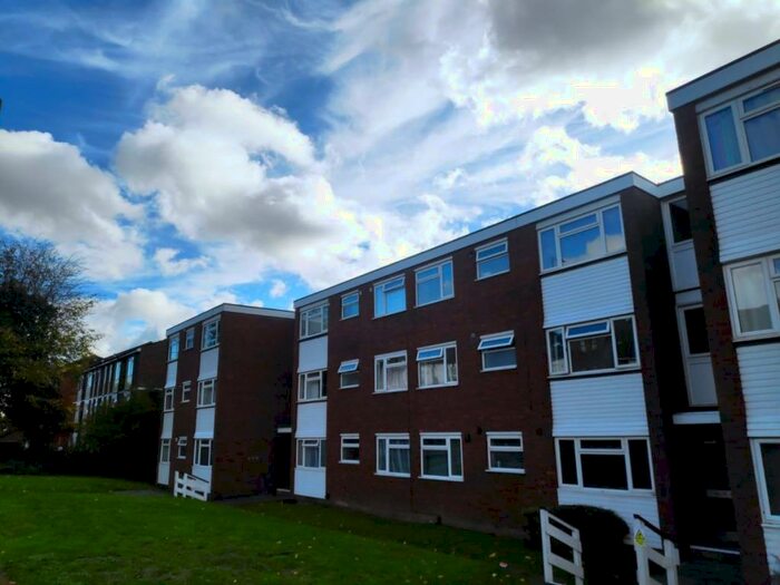 2 Bedroom Flat To Rent In Station Road, Redhill, RH1