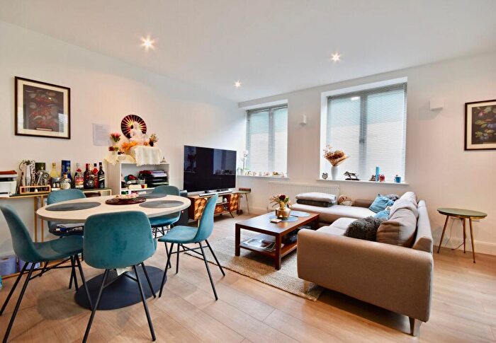 1 Bedroom Flat For Sale In Bay Tree Avenue, Opus Court Bay Tree Avenue, KT22